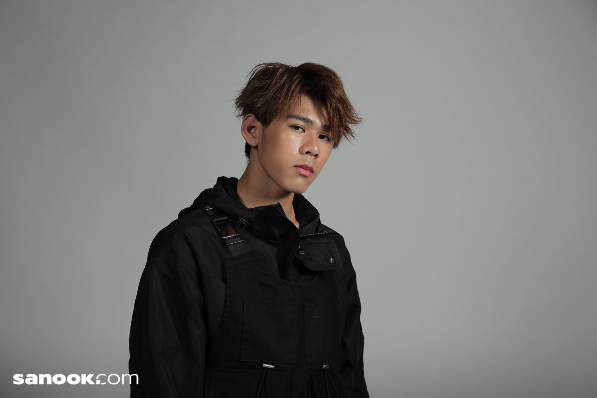 Sanook's tweet image. นอกจากสัมภาษณ์แล้ว แฟนๆ สามารถชมอัลบั้มภาพเท่ๆ ในลุคโทนดาร์กของทั้ง 4 ได้ที่นี่ &amp;gt;&amp;gt; sanook.com/music/2460369/

#SanookMusic #Sanook #LYKN #Lego_Rapeepong #hongshihoshi #nnutdan #TuiChayatorn #ProjectAlphaTH @ProjectAlphaTH