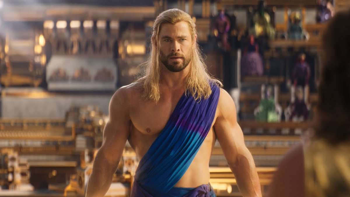 Chris Hemsworth eats up to 10 meals and 4,500 calories a day to get into shape to play #Thor https://t.co/CCKY8uv9Gp