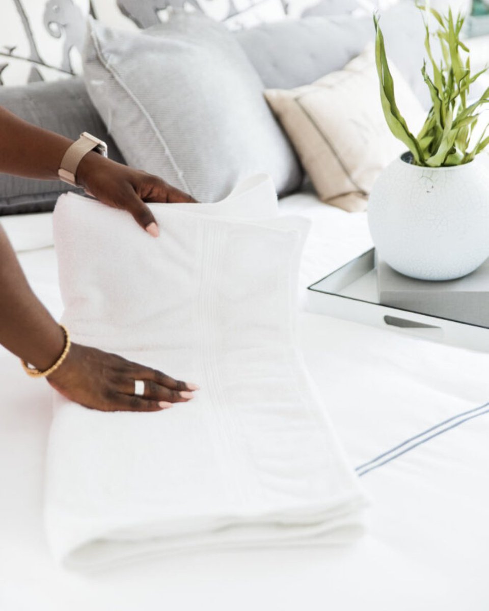 athomewithnikki's tweet photo. Friends, spring is in the air, meaning it’s time for spring cleaning! Whether you’re a mom trying to keep your home clean for your family or just trying to stay organized, these spring cleaning tips will help you get the job done.

1. Create a plan of attack.
Before throwing thin https://t.co/zALXkBlRLG