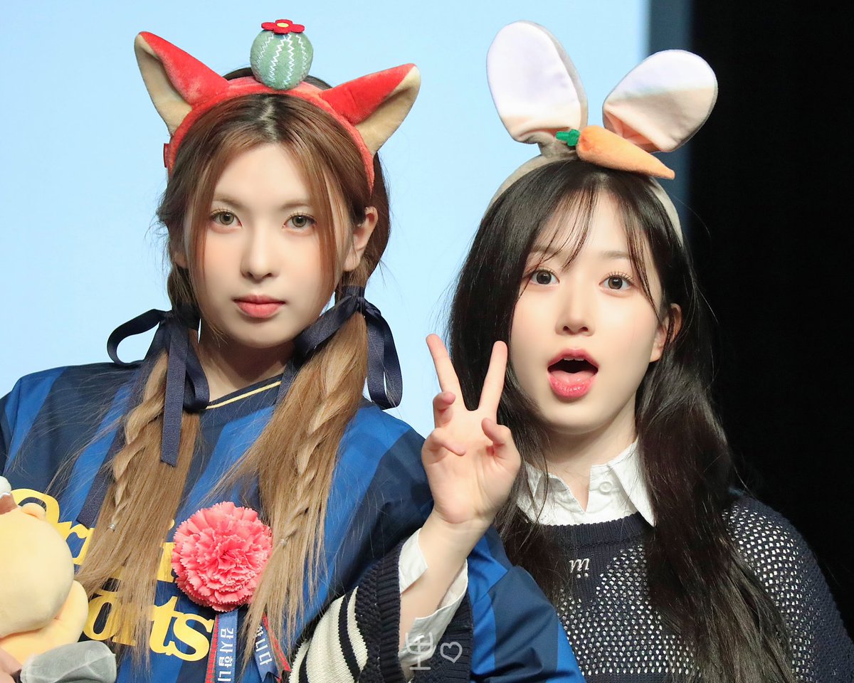 dhgodnjs2's tweet photo. 230423 애플뮤직 대면 HQ

팔짱 끼고 브이 ₍^. ֑ .^₎ v₍ᵔ.ˬ.ᵔ₎

#엔믹스 #NMIXX
#해원 #HAEWON #배이 #BAE https://t.co/XO75SOBRbj