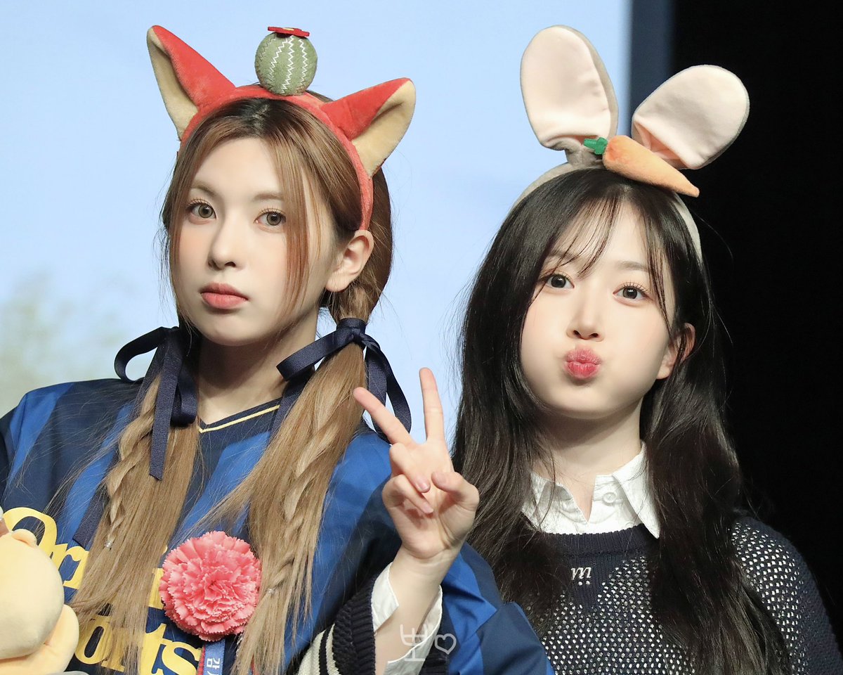 dhgodnjs2's tweet photo. 230423 애플뮤직 대면 HQ

팔짱 끼고 브이 ₍^. ֑ .^₎ v₍ᵔ.ˬ.ᵔ₎

#엔믹스 #NMIXX
#해원 #HAEWON #배이 #BAE https://t.co/XO75SOBRbj