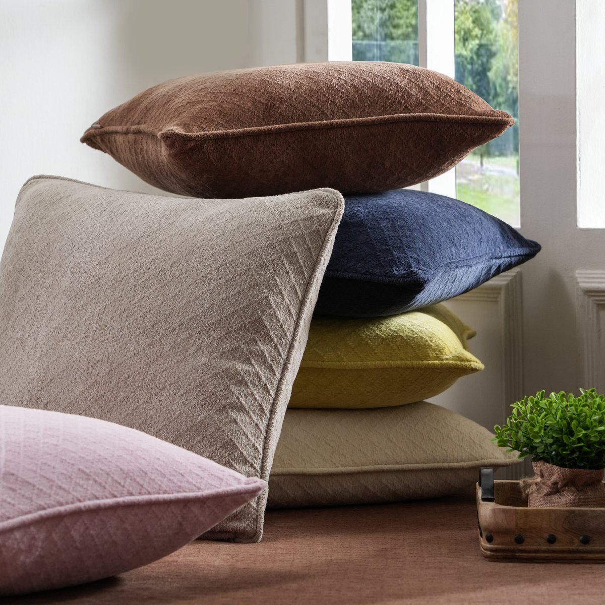 masparhome's tweet photo. Introducing Blaize by maspar- Craft the perfect ambience of style and comfort with premium cushion covers. Pick the colour that reflects your unique style and let your decor shine in luxury. #DesignsForYou
#maspar #masparhomefashion #homedecor #homefashion #moderndesigns https://t.co/LA1evhNGPp