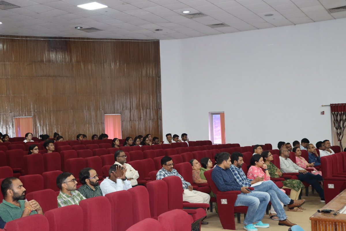NIPERHyd's tweet photo. Highlights of the talk by Dr. Venkateswarulu Ronda, Scientist, @IimrFor, on the Benefits of #millets
#millets2023 #milletsnaturalfarming4health
@Pharmadept https://t.co/qgzHkJZcPI