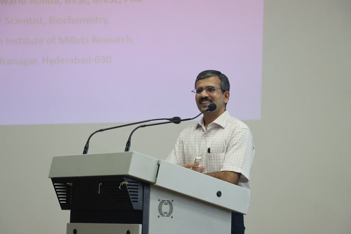 NIPERHyd's tweet photo. Highlights of the talk by Dr. Venkateswarulu Ronda, Scientist, @IimrFor, on the Benefits of #millets
#millets2023 #milletsnaturalfarming4health
@Pharmadept https://t.co/qgzHkJZcPI