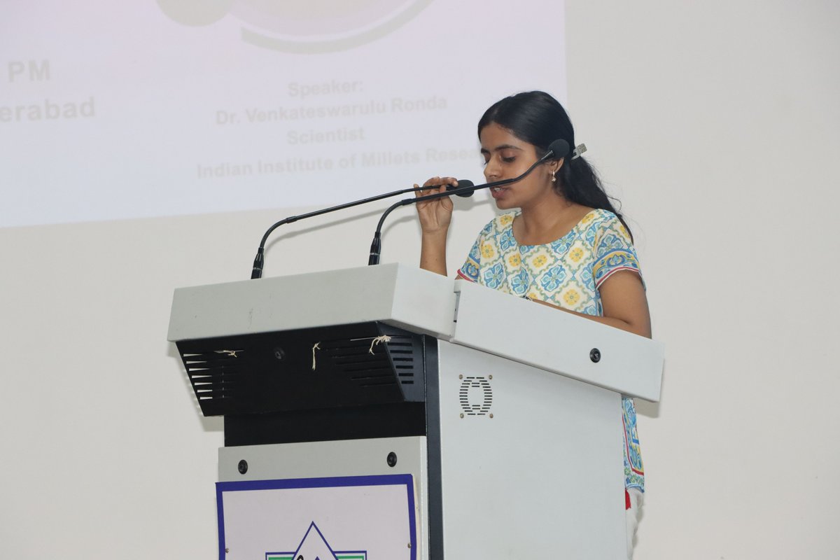 NIPERHyd's tweet photo. Highlights of the talk by Dr. Venkateswarulu Ronda, Scientist, @IimrFor, on the Benefits of #millets
#millets2023 #milletsnaturalfarming4health
@Pharmadept https://t.co/qgzHkJZcPI