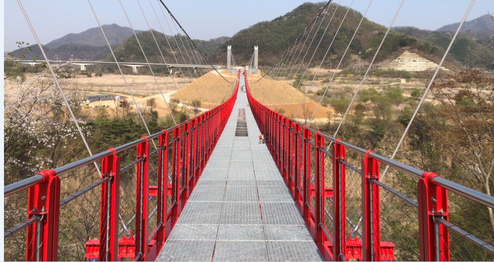 GKinlongHQ's tweet photo. #Kinlong WIRE MESH is weave of stainless steel wire rope and buckle, the overall design is stable, beautiful, simplified and generous with good environmental protection. Its for safe protection, combines with nature, does not block the line of sight,restore the natural scenery https://t.co/X84CQVeemu
