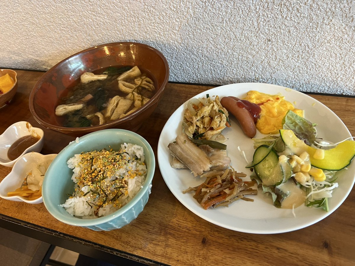 宮古島で朝ごはん。宮古島のお味噌汁美味しかった😃