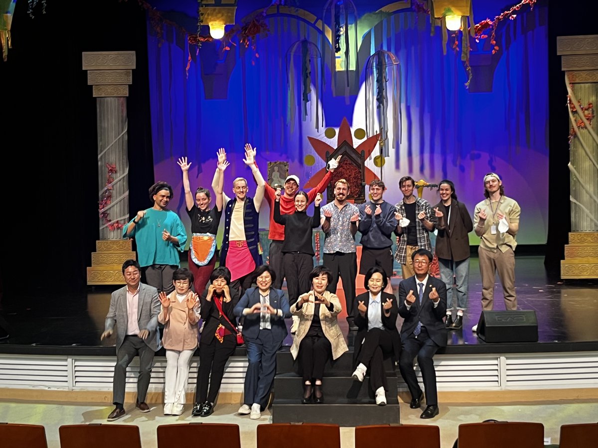 g_future_campus's tweet photo. #경기도의회 #여성가족평생교육위원회 에서 
#경기미래교육파주캠퍼스 현장방문을 오셨어요~!

파주캠퍼스의 발전을 위해 
아낌없는 조언을 남겨주고 가셨답니다 :) 

이에 힘 입어 저희도 더 나은 파주캠퍼스가 될 수 있도록 파이팅해보겠습니다~!👊👊 https://t.co/NJmaGv9biL