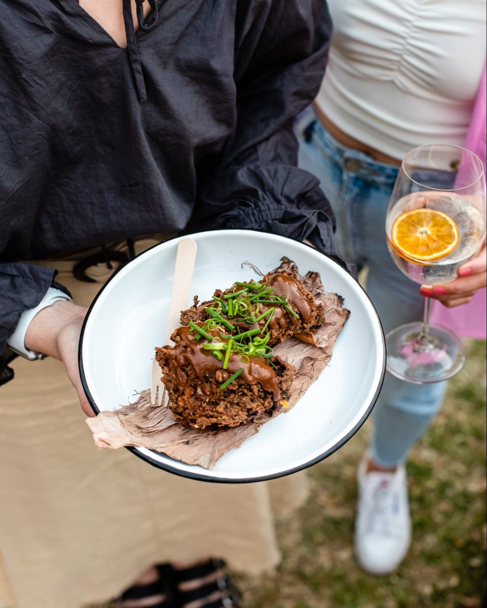 tourismsa's tweet photo. From Friday, @TastingAus Town Square is back with world-class events, local food vendors &amp; beverages.🍽️🍷 Patrons can have meals on a take-home plate for $1, with all proceeds going to the State Emergency Relief Fund supporting Murray River flood recovery: https://t.co/zdwRTKIp8N https://t.co/TWxpXGvEbs