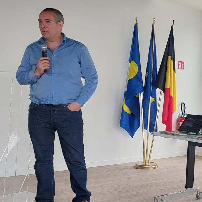 HellohelloChloe's tweet photo. Je présentais hier avec mes collègues pr la 1ère X le bilan carbone et les projections de réductions d'émissions du @SPRB_GOB (-42%) pr 2030. Les efforts nécessaires sont considérables, mais les enjeux au vu du changement climatique et la crise environnementale le sont aussi. https://t.co/JQmmCb1SpM
