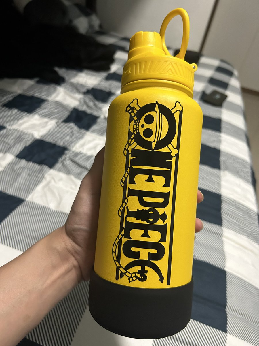 myknglo's tweet photo. My very own heart pirate themed aquaflask 😍🥰 #ONEPIECE #HeartPirates #PolarTang #AquaFlask #LemonSlush https://t.co/QWXnYJMC77
