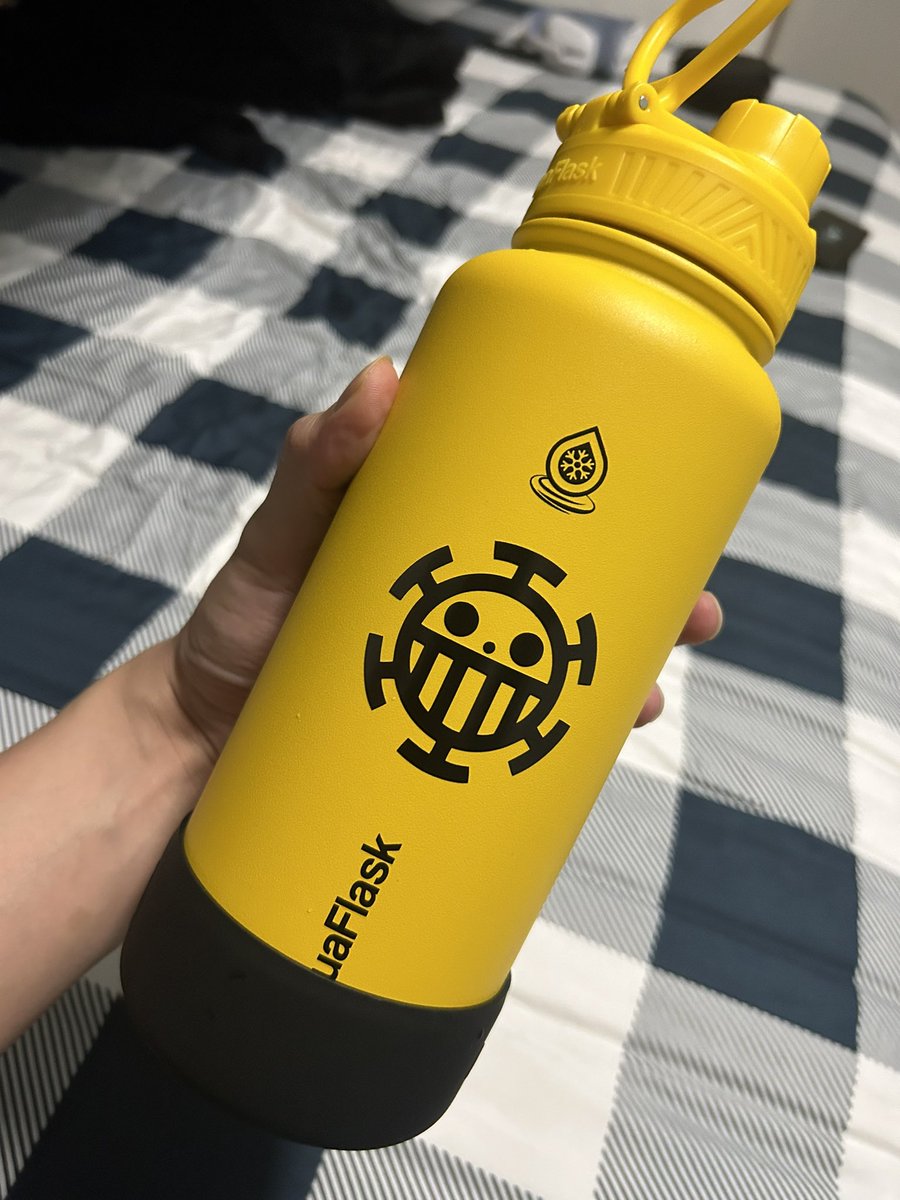 myknglo's tweet photo. My very own heart pirate themed aquaflask 😍🥰 #ONEPIECE #HeartPirates #PolarTang #AquaFlask #LemonSlush https://t.co/QWXnYJMC77