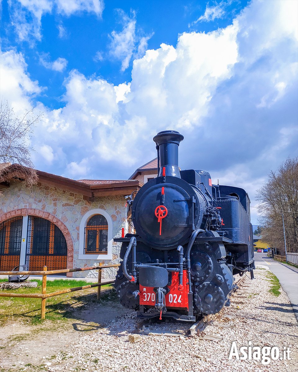 AsiagoIt's tweet photo. CIUF CIUF... 🚂 #Buongiorno amici... il ponte è finito e oggi si riparte! 
Ma in vista c'è un altro lungo #weekend... 🙂 
Chi salirebbe volentieri a bordo della "VACA MORA" con destinazione Altopiano? 😉

#Asiagoit #altopianodiasiago #Veneto #montagna #natura https://t.co/Mun3LmYSu1