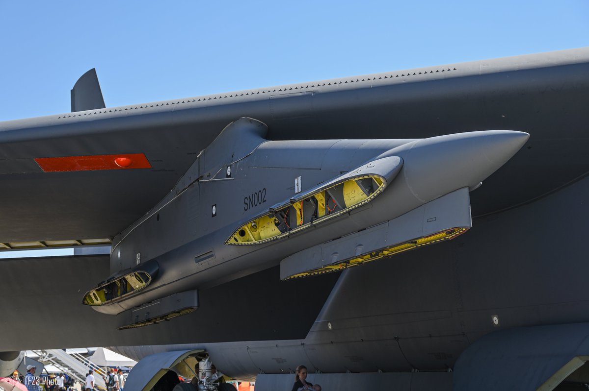Task_Force23's tweet image. Was nice to see 60-0031 up close at March this past weekend

When I asked the crew about the pylon on the right wing, they told me it was for cruise missile integration, and more specifically LRSO 👀

Guess I&apos;ll have to keep an eye out when it&apos;s out flying

Got some swag too