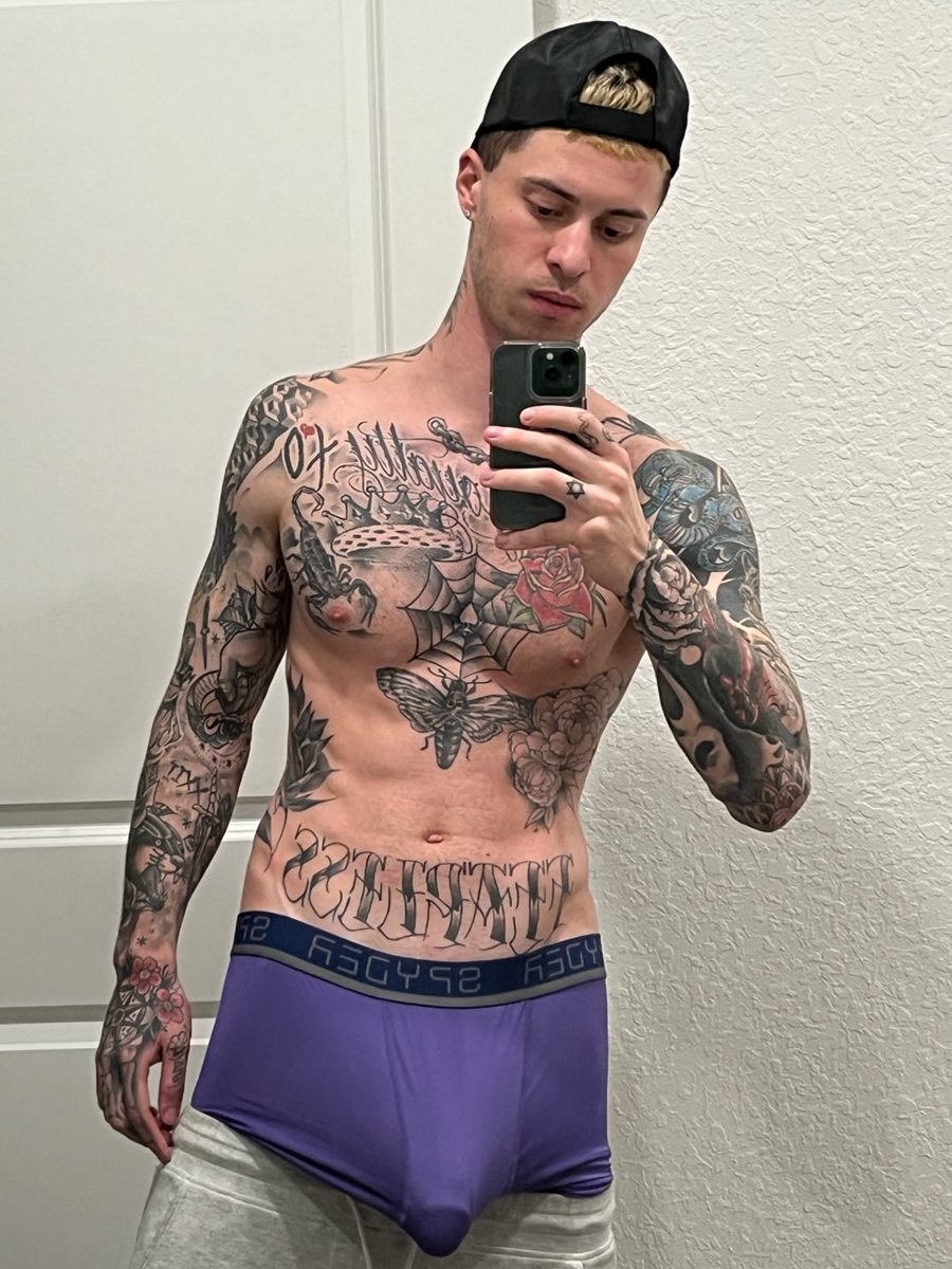 devondaddyof's tweet photo. Retweet if you like tatted guys 😈 #fitness
https://t.co/0LZFJ3aF77 https://t.co/xM3diPs7OO