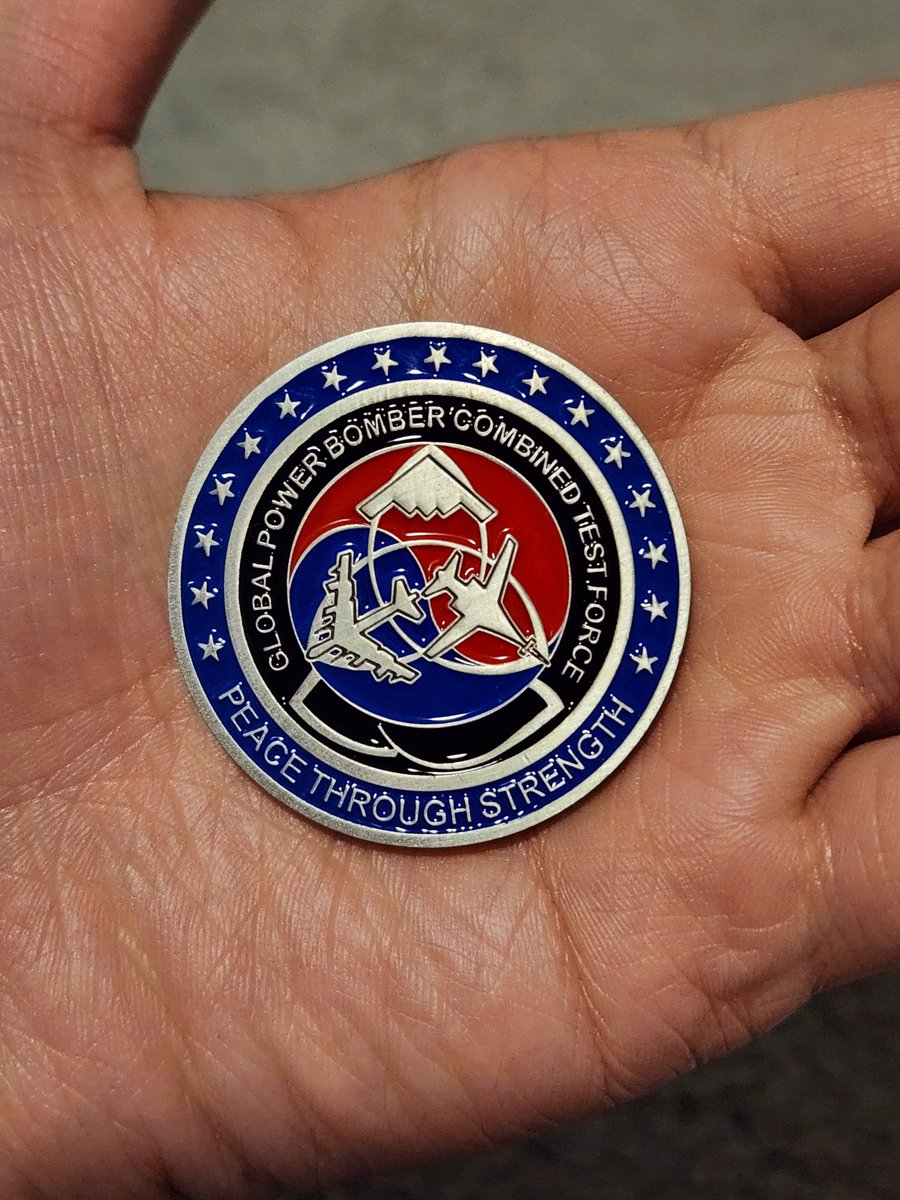 Task_Force23's tweet image. Was nice to see 60-0031 up close at March this past weekend

When I asked the crew about the pylon on the right wing, they told me it was for cruise missile integration, and more specifically LRSO 👀

Guess I&apos;ll have to keep an eye out when it&apos;s out flying

Got some swag too