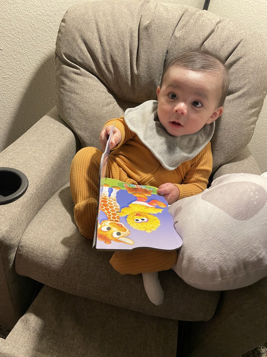 achacontv's tweet photo. Reading before bed time with my little 🤍 https://t.co/435Hh4xNlg