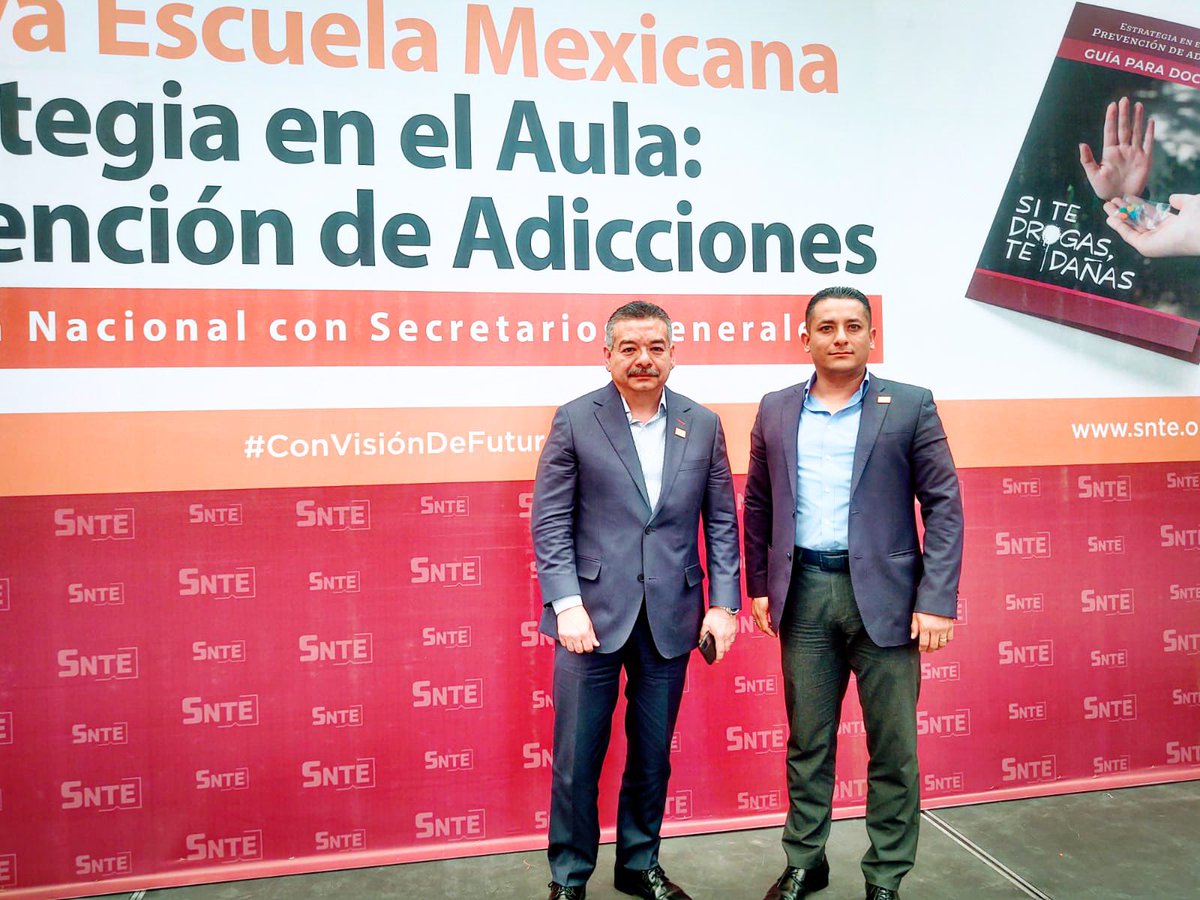 #TodosSomosUno🙋‍♀️
#UnoSomosTodos🙋🏻‍♂️

El Secretario General de la #Sección21🟠 Mtro. José Francisco Martínez Calderón y el titular del programa seccional de #SNTEJoven Profr. José Iván Rivas Villanueva,