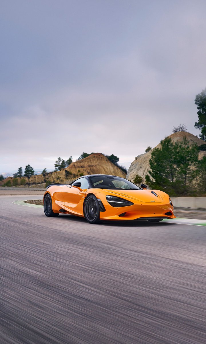 askabtauto's tweet photo. Peak power output of the 4.0L V8 Twin Turbo has been raised to 740 hp, and peak torque has also risen to 800Nm. As a result, the 0-100kph time has been reduced to 2.8 seconds and the top speed clocks in at 331kph. https://t.co/FphvNwgUfJ