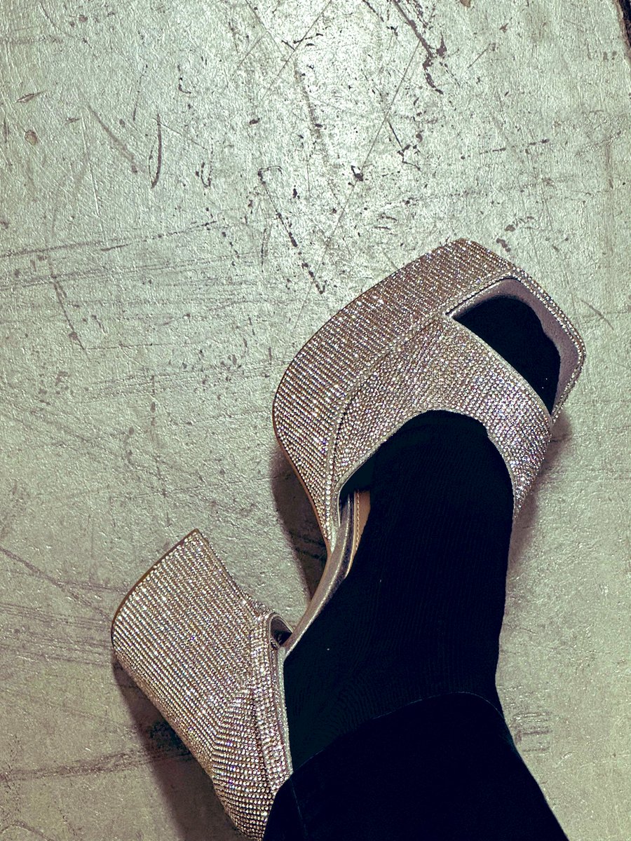 ArodyTrujillo's tweet photo. Working hard ? Or hardly working ? 👠 https://t.co/Yc95Edbqqv