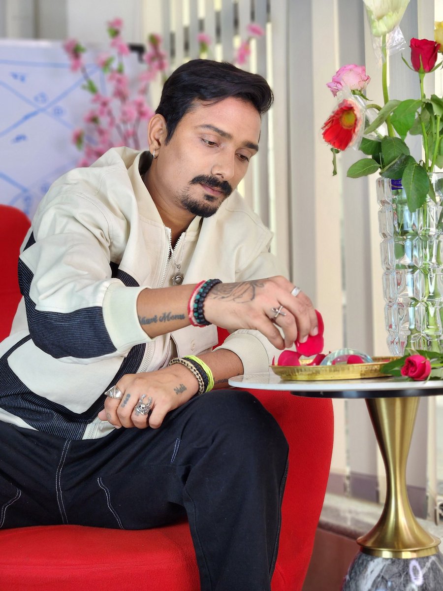 ajeetjoshihere's tweet photo. Youngest Celebrity Astrologer I Best Astrologer In India Ajeet Joshi https://t.co/dhIOUDEWLh