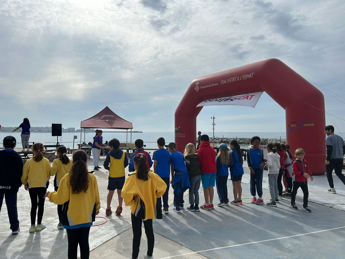 ajuntcalonge's tweet photo. La platja de Sant Antoni acull la jornada del Rodajoc.

Hi han participat les escoles del municipi, de Palamós i de Vall-llobrega, que han gaudit d'una jornada de joc i esport a l'aire lliure. 

#Rodajoc #CalongeiSantAntoni https://t.co/gIYPF0hOOV