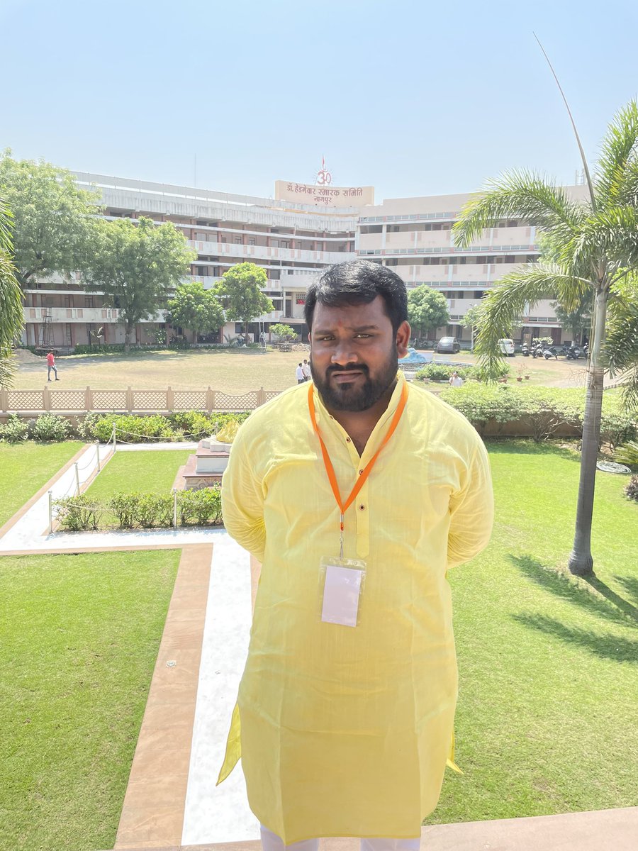 LPradeepRao's tweet photo. प्रधानमंत्री श्री @narendramodi जी के "एक भारत - श्रेष्ठ भारत" के विज़न के अनुरूप तेलुगु संगमम द्वारा आयोजित #BharatDarshan के नागपुर में रेशीमबाग स्थित पूज्य डॉ हेडगेवार स्मृति मंदिर में श्रद्धांजलि अर्पित की।
@PMuralidharRao https://t.co/MpV0vXILlL