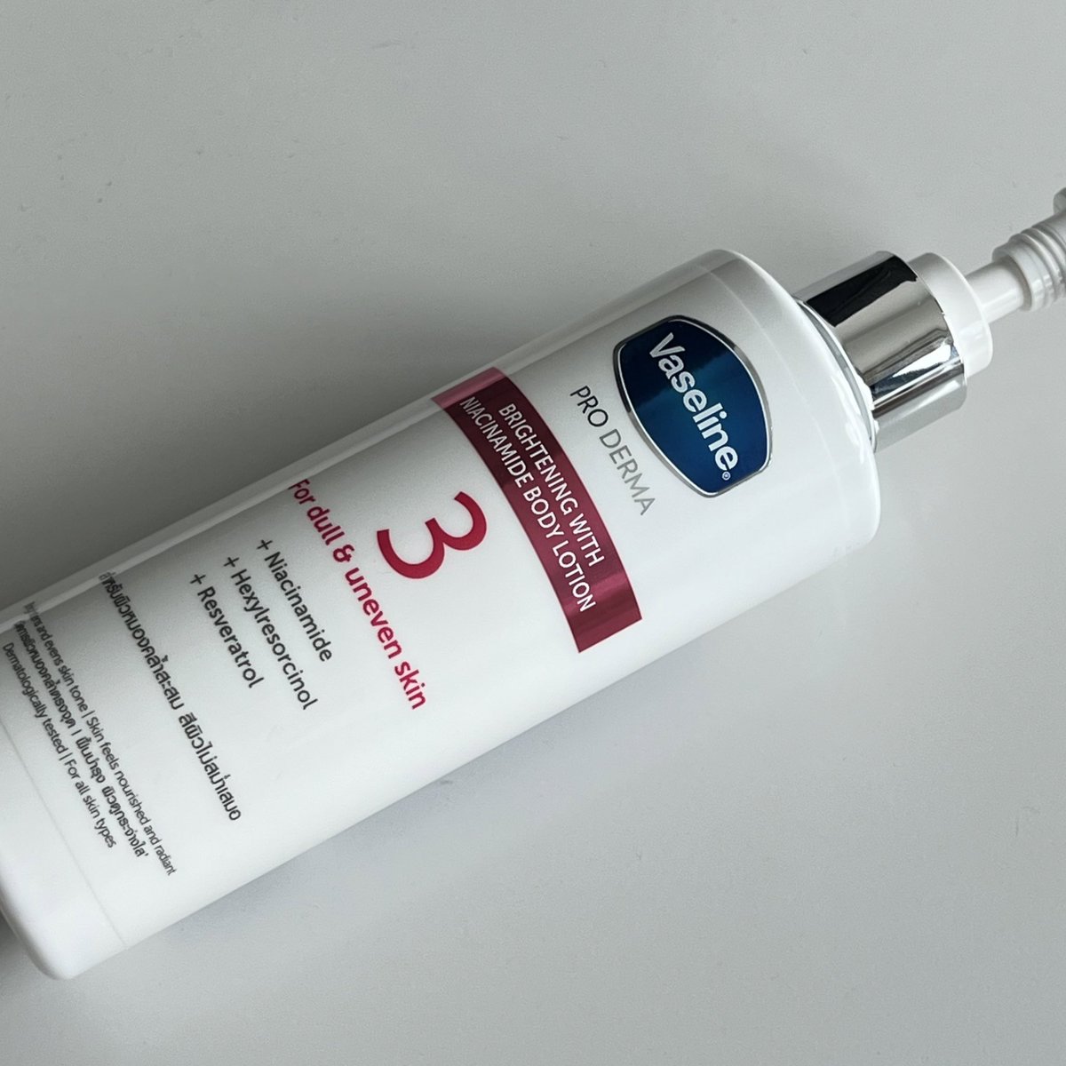 nchdaq's tweet photo. คอมโบผิวขาวนุ่มแบบตะโกน ขาวแบบแกโดนทักแน่นอน ㅜㅡㅜ vaseline เหนียวโคตรแต่ขาวขึ้นจริง ยอม🍊😭 everyskin ผิวลูกคุณ ใส เรียบเนียน นุ่ม ห้ามเลิกทำนะ power scrub ผลัดเซล ผิวเนียน หอมมาก💘🌷🍐 https://t.co/XwEm9sxrJs