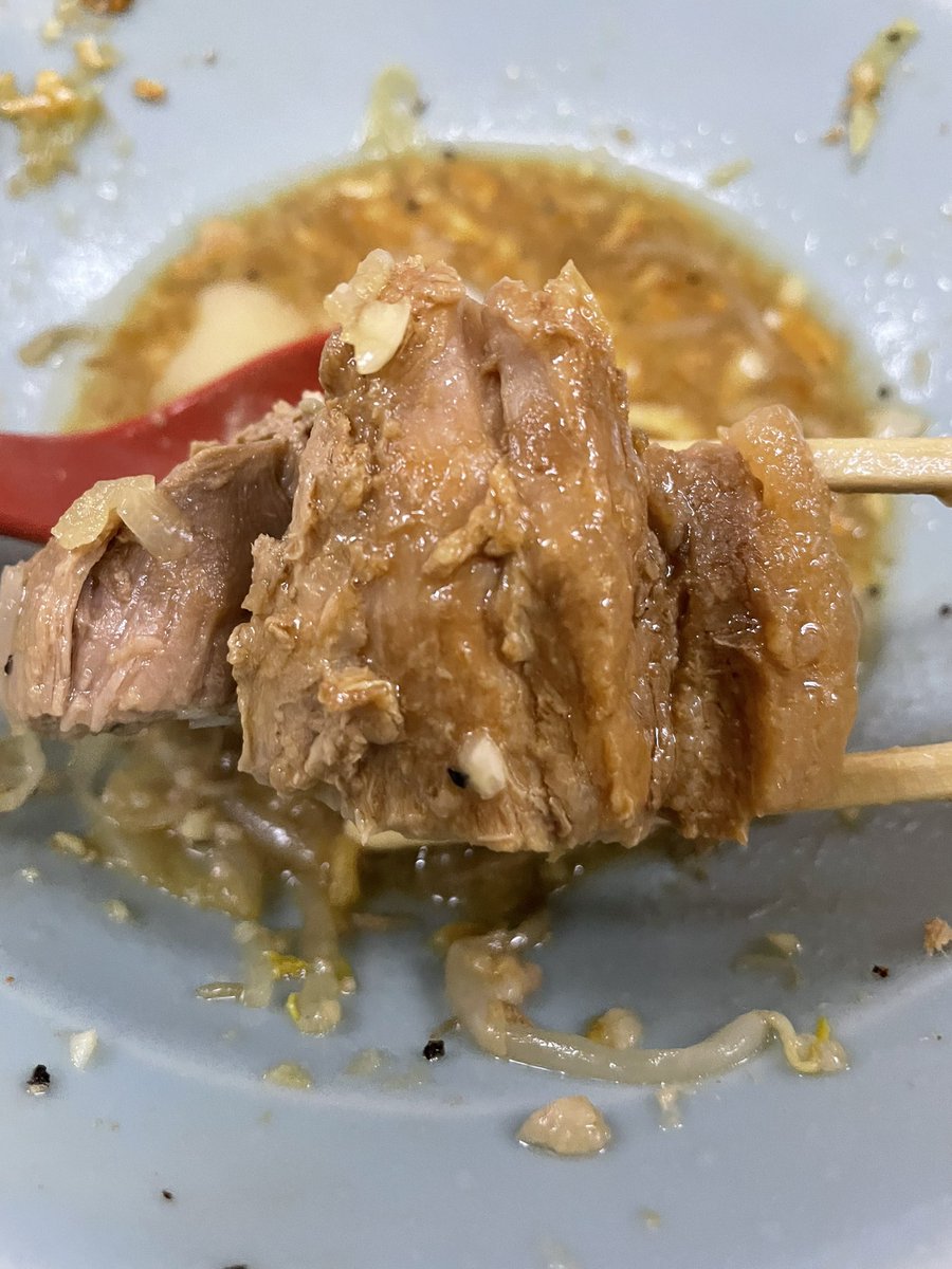 ラーメン富士丸東浦和🍜
汁なし

雨で寒い日はスープが恋しいけどずっと食べたかった富士丸さんの汁なしをデフォで😋
濃い目のカエシがゴワ麺に合う事なんの🤣
混ぜて食べると具材の良さが全部楽しめて更に美味い‼️
いやー美味かった😋ご馳走様です🙏