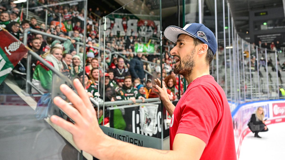aevpanther's tweet photo. Torhüter Dennis #Endras wird auch in der PENNY DEL-Saison 2023-24 das Trikot der Augsburger #Panther tragen. "Ich spüre hier im Club eine große Aufbruchstimmung und möchte meinen Teil zu einer erfolgreicheren Saison beitragen."
ℹ️ https://t.co/S83jhAB6vV
#NurDerAEV https://t.co/H9r7pZFB2R