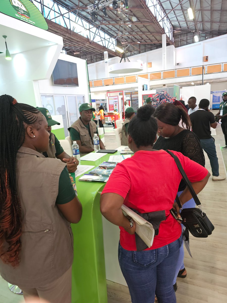 faztrustzim's tweet photo. People of all ages, the youths and elderly are flocking to the #FAZ #ZITF2023 stand. The cheerful team are explaining them endless opportunities within the FAZ.
@EDevolutionZw
@mhofela_mhofu
@MupondaTafara
#FAZ
#EDvolution
#nyikainovakwanevenevayo https://t.co/noqBUooz1t