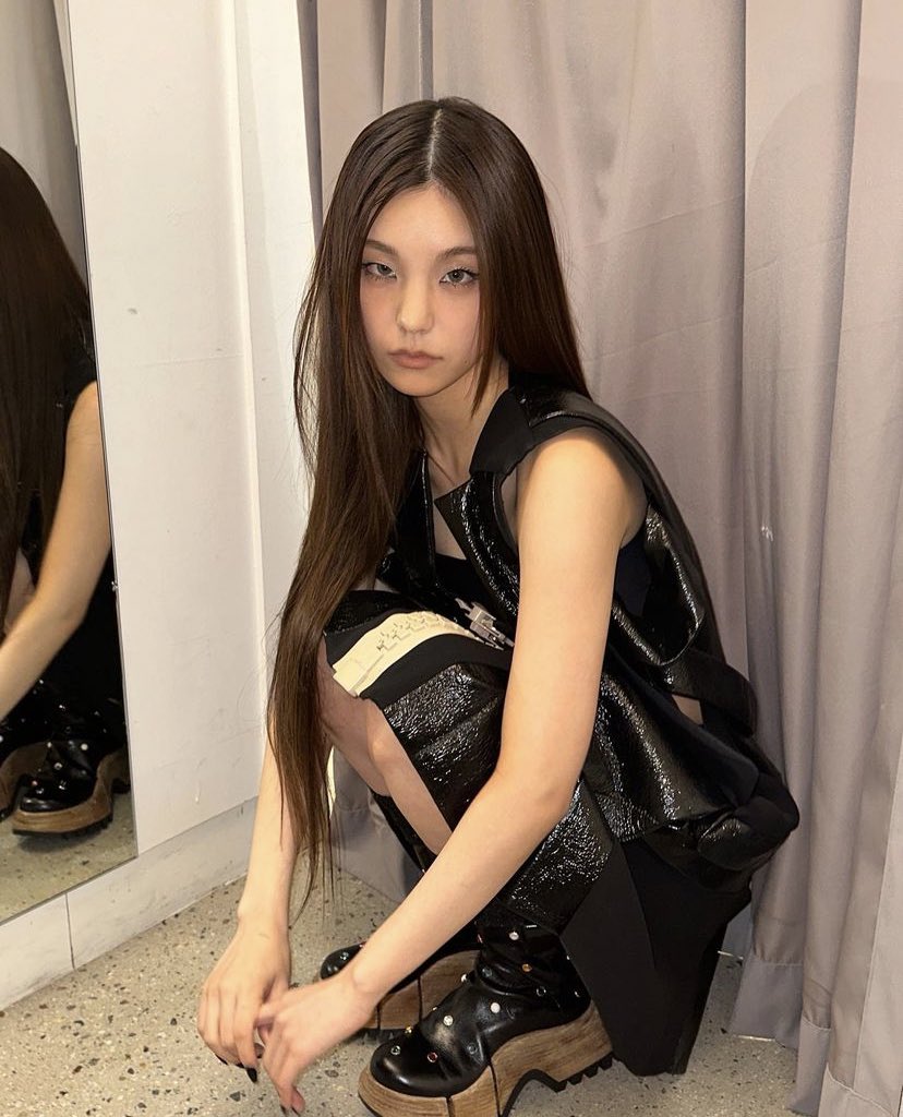 S1NFLOWER's tweet photo. in my model era #prism_fam https://t.co/lwzLyOrW2x