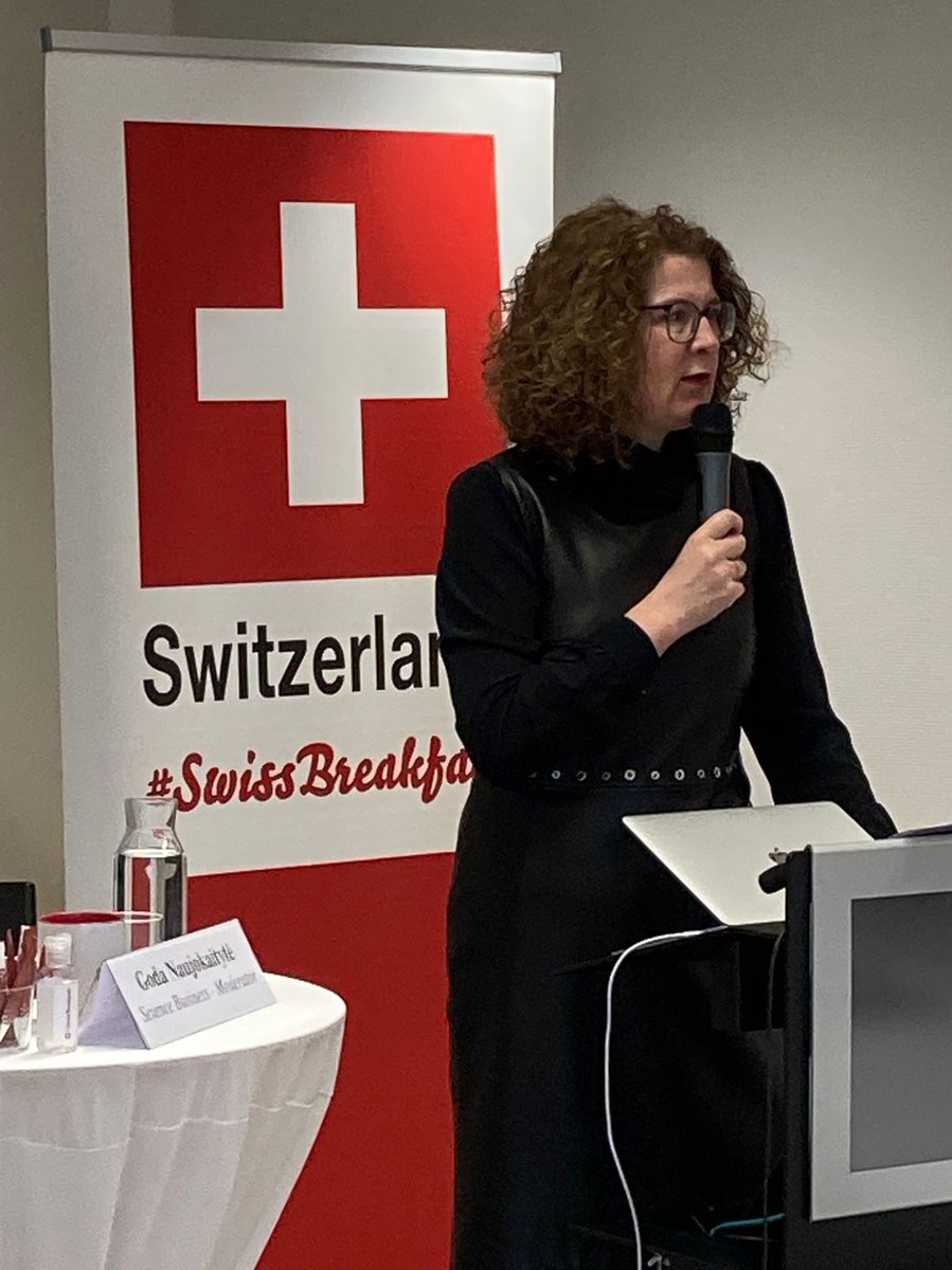SwissmissionEU's tweet photo. 🇨🇭Ambassador to the🇪🇺#RitaAdam welcomes the participants to the #SwissBreakfast on "Healthy soils: a key to fight climate change?" with @TWCrowther from @CrowtherLab & Ion Codescu @EU_ENV @EU_Commission, moderated by @GNaujokaityte @bafuCH #SwissEUrelations https://t.co/ubKVAuXK45