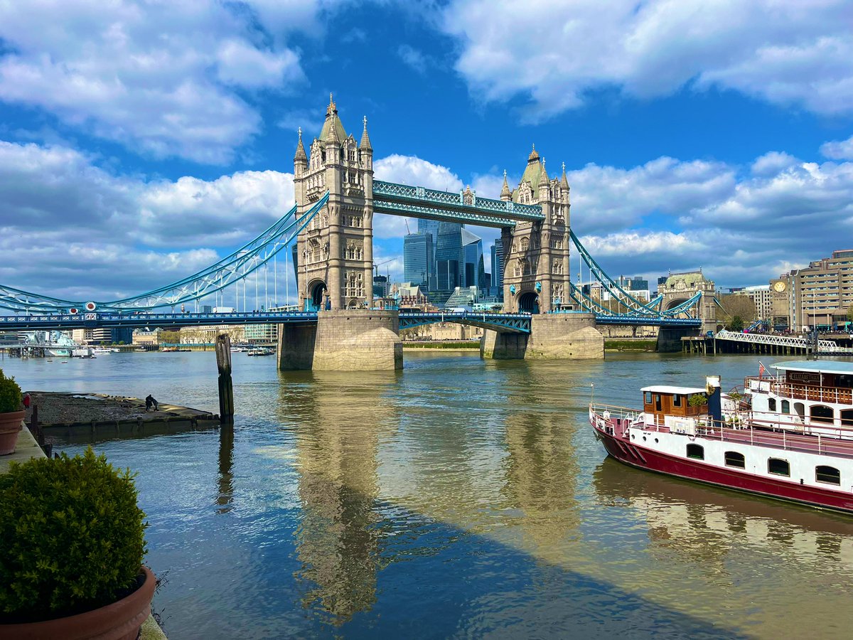 AlwaysMoreUK's tweet photo. Tower Bridge in central London is one of my favourite landmarks.
I find a stroll along the river in the sun so relaxing, and a great way to unwind.
Do you have a favourite river walk?
#Towerbridge #Workwalk #wellbeing https://t.co/8I7auV6MyY