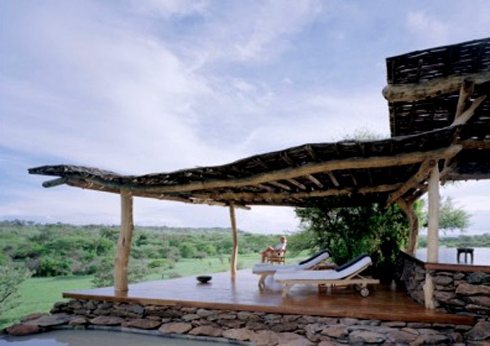 MainlandAfrica's tweet photo. American hedge fund billionaire owns tracts of land in SA,Zambia,Rwanda,Zim,&amp; Tanzania. In Tanzania he leased 350 000 acres worth of land &amp; turned it to an ultra private game reserve(Grumeti). He owns the 130 000 acres Malilangwe Private Reserve in Zimbabwe. https://t.co/8HJNIBFQ83