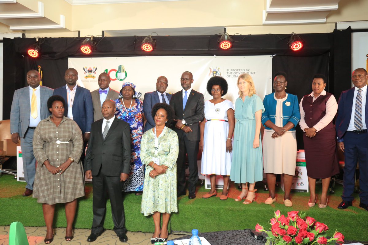 RIFMakerere's tweet photo. Group photo with the dignitaries.
H.E Maria Hakansson, VC @Makerere @ProfNawangwe Barnabas, MAK- RIF Chairperson Prof Fred M Masaazi, Hon Min @mist_science @DrMusenero take part! #MakResearch. https://t.co/8314rxJiLy