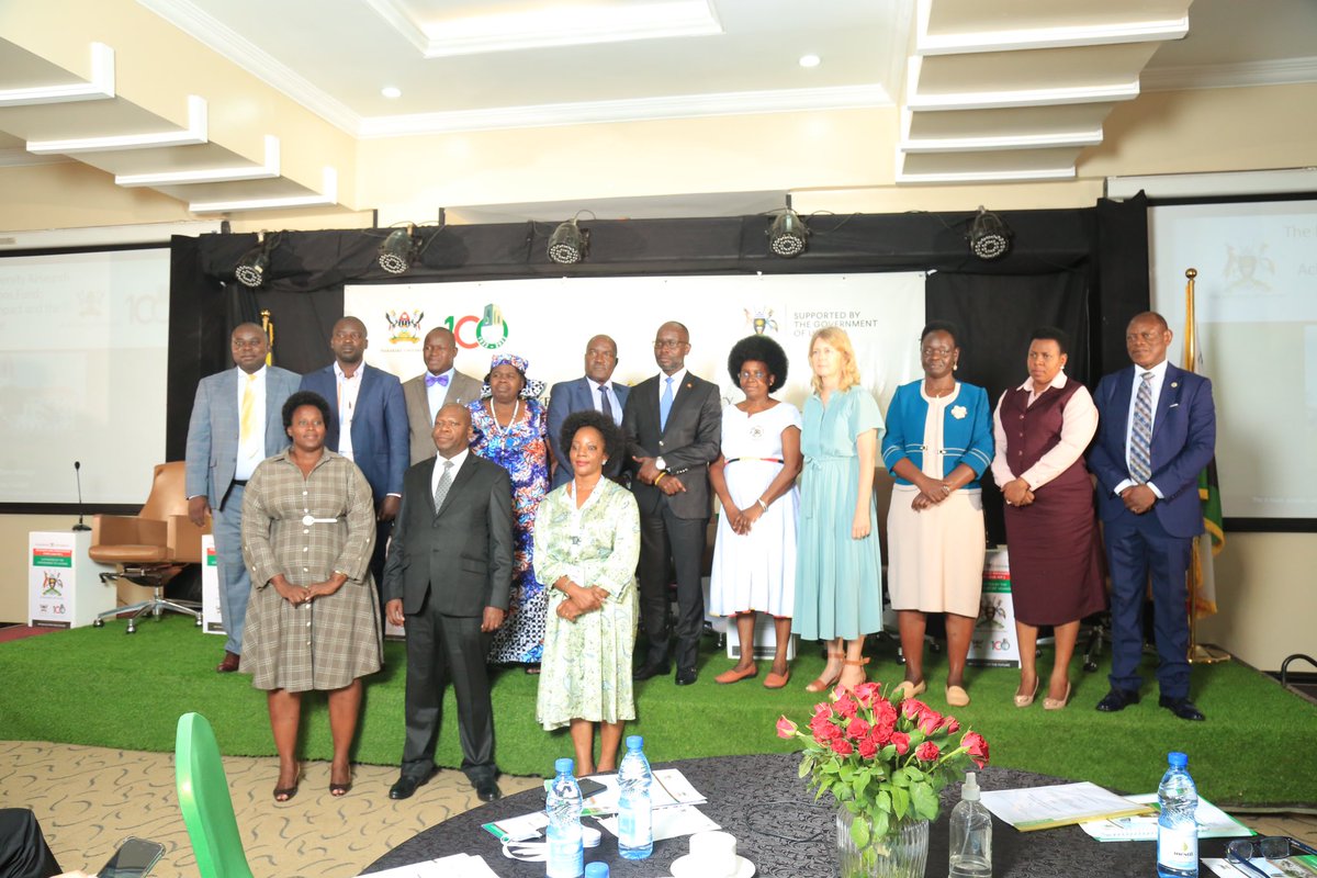 RIFMakerere's tweet photo. Group photo with the dignitaries.
H.E Maria Hakansson, VC @Makerere @ProfNawangwe Barnabas, MAK- RIF Chairperson Prof Fred M Masaazi, Hon Min @mist_science @DrMusenero take part! #MakResearch. https://t.co/8314rxJiLy