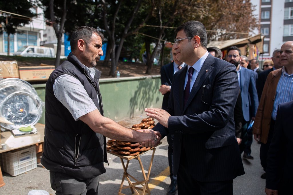 İşte özlediğimiz görüntüler,
Hoşgörü var, samimiyet var, sevgi var, saygı var …

#ÇalışanTürkiyeninSesi  

 <a href="/alibabacan/">Ali Babacan</a> <a href="/avidrissahin/">Av. İdris Şahin</a> <a href="/yunkeles/">Yunus Keleş</a>