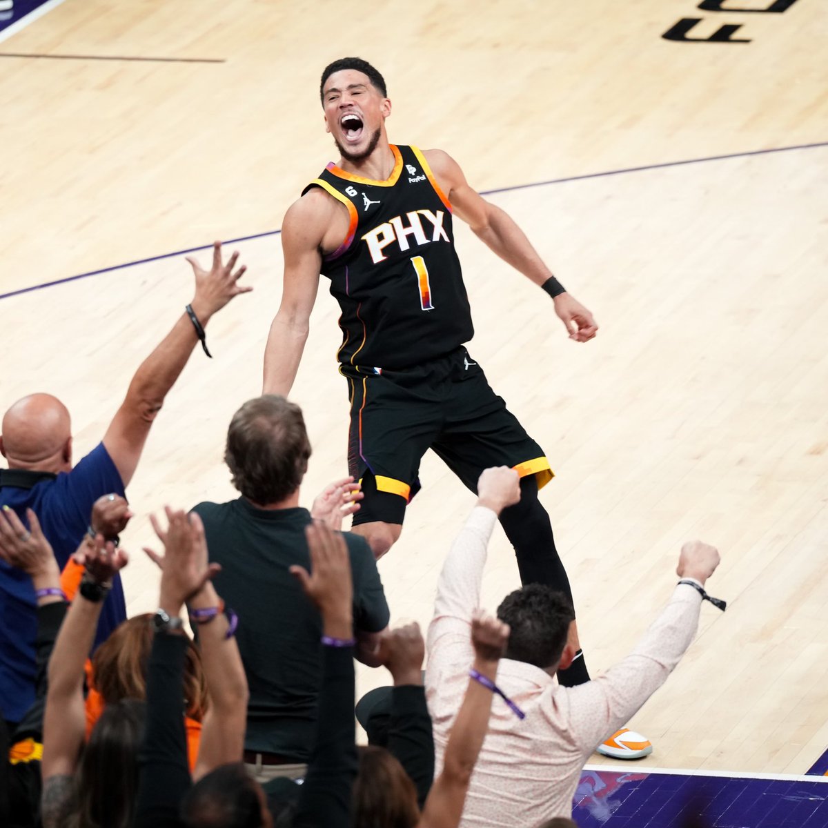 PHNX_Suns's tweet photo. life comes at you fast… https://t.co/V0iuBP4X7J