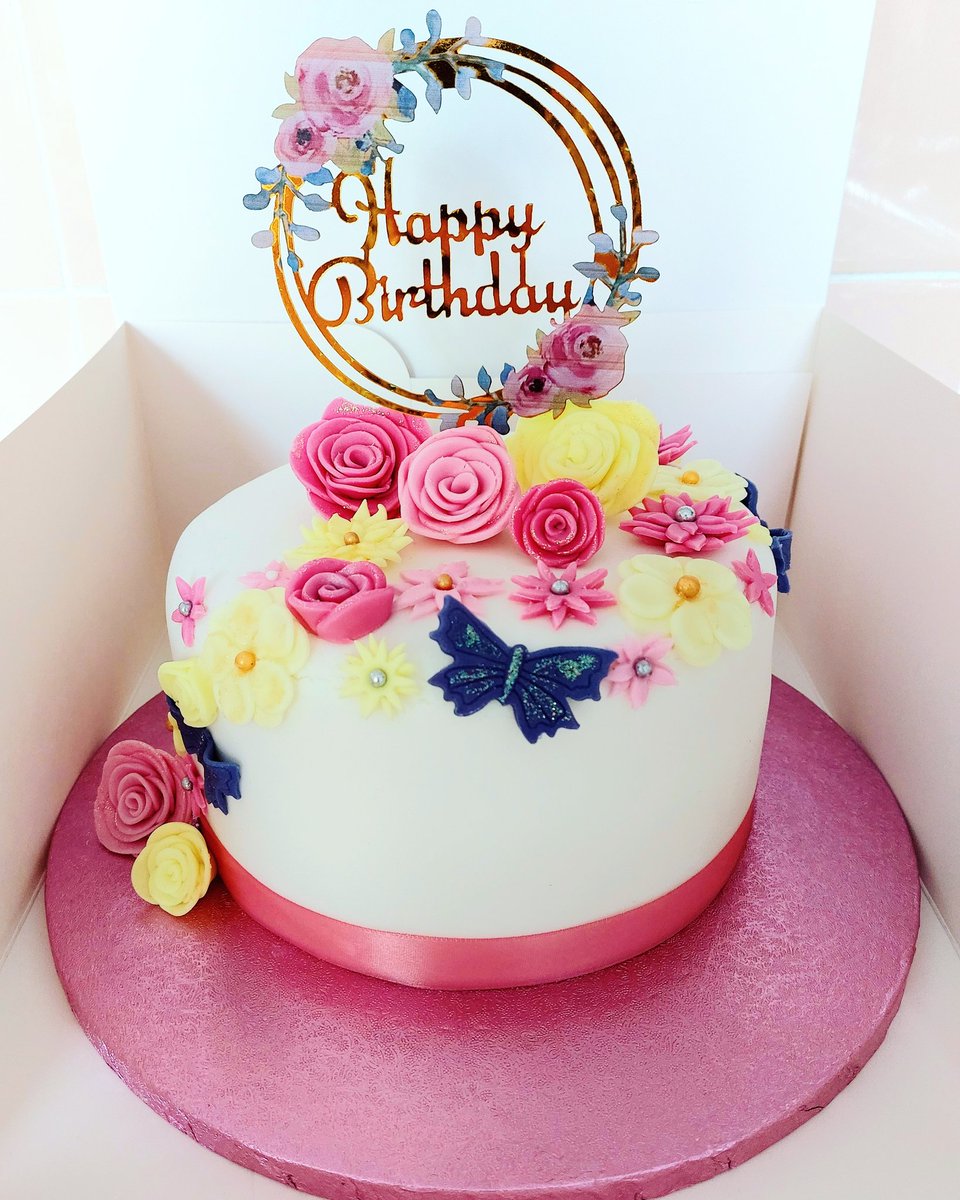 NotJenAgain's tweet photo. #cake #hobbybaker https://t.co/51hsIo9C36
