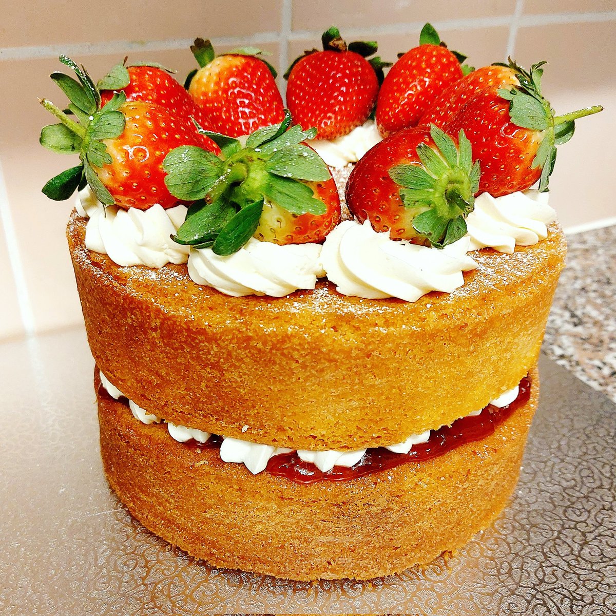 NotJenAgain's tweet photo. #cake #hobbybaker https://t.co/51hsIo9C36