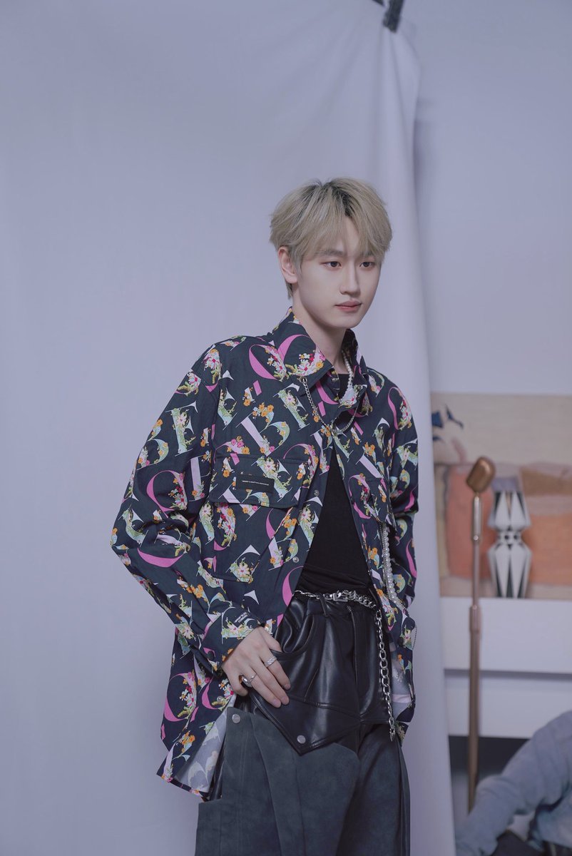 fansclub_ak's tweet photo. Genki Forest Official：

Say 0 sugar, 0 fat, 0 calories, let's go!  
Here comes the behind-the-scenes pictures of the MV shooting. Love it sooo much~

🔗 https://t.co/qlt1Giy7QS

 AK GENKI FOREST AMBASSADOR 
#GenkiForestxAK #AK刘彰 #LiuZhang https://t.co/aA6iFE0r7j