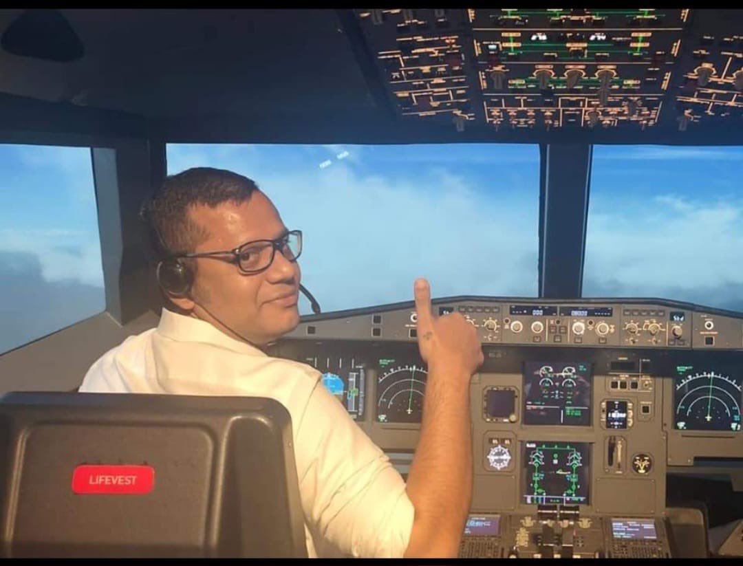 Yurialemao9's tweet photo. Happy Pilot's Day to all in flying profession, which I call my 1st love. World Pilots' Day- celebrating  men and women who had  courage to take their feet off solid ground to navigate the uncertain skies &amp; go on to conquering them. Keep challenging ourselves &amp; aim for stars! https://t.co/xZhuQFe8yy