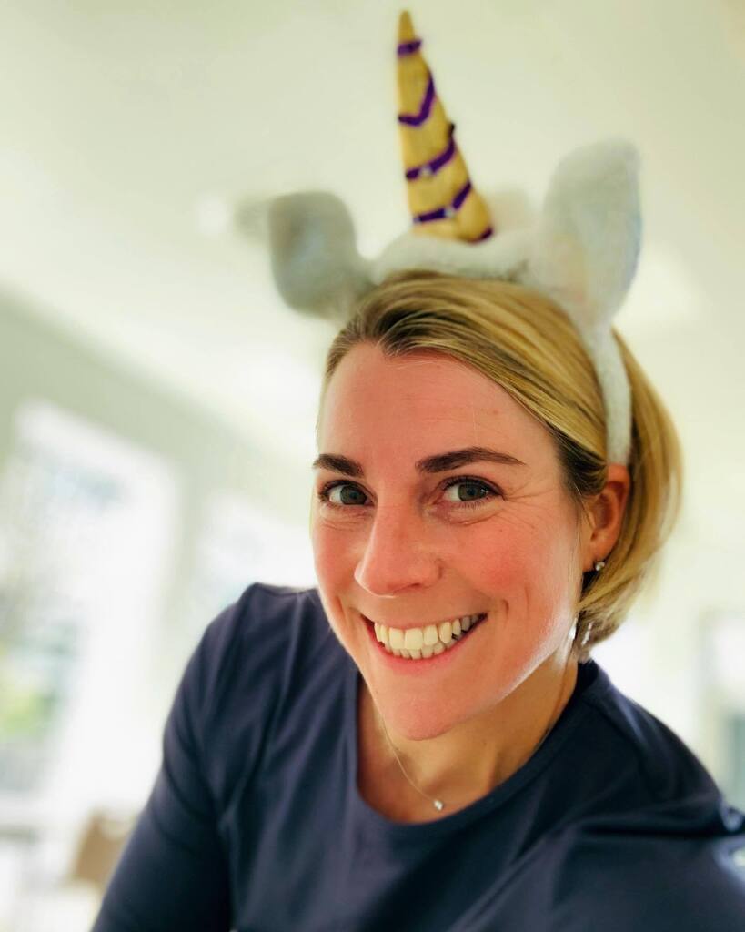 imkekrueger's tweet photo. Wer seinen Blick und seine Einstellung auf das Gute richtet, hilft seinem Geist, Körper und Seele, sich von Erschöpfung, Schmerzen und Kummer zu lösen. 

Ich persönlich will mir ja nicht die Zeit für Negativität nehmen, weil ich meine Energie für andere … https://t.co/H60buysIoV https://t.co/4xzYTYeBGy