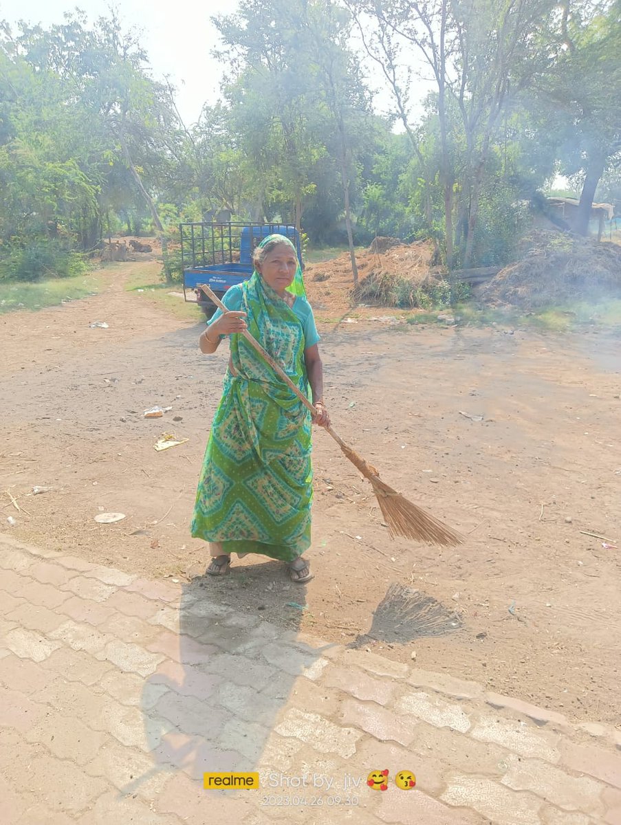 SojitraTdo10809's tweet photo. Devatalpad village safai kamgiri https://t.co/8JAS84XigE
