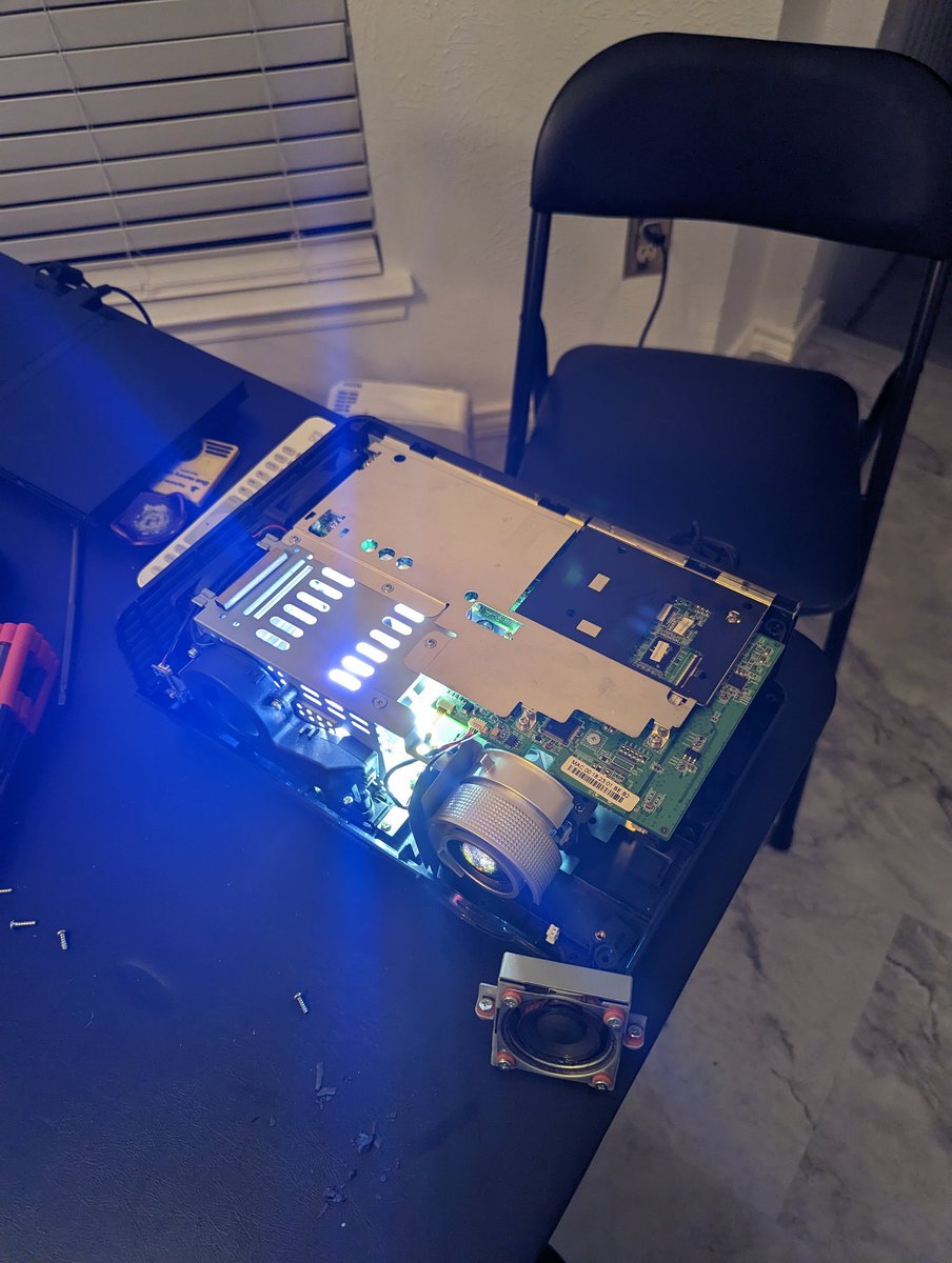 KryptonSvingar's tweet image. My old BenQ MP626 projector is on da bench tonight. Hoping to source a couple parts to get it fully functional again. #projectorrepair