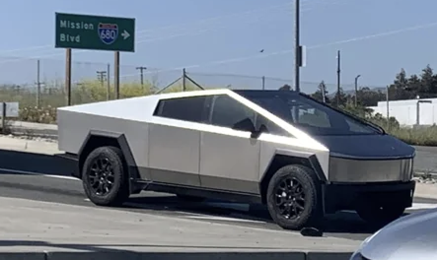 SawyerMerritt's tweet photo. NEWS: @Tesla Cybertruck spotted testing near Fremont factory today.

Source: https://t.co/lXvVnxbbg0 https://t.co/YpgXoqrTp7