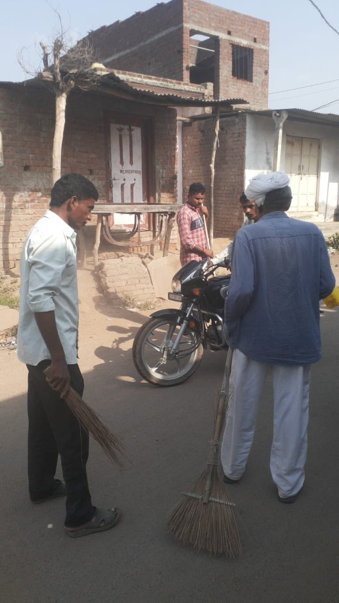 SojitraTdo10809's tweet photo. Balinta village safai kaamgiri https://t.co/CBnR7Qsiw8