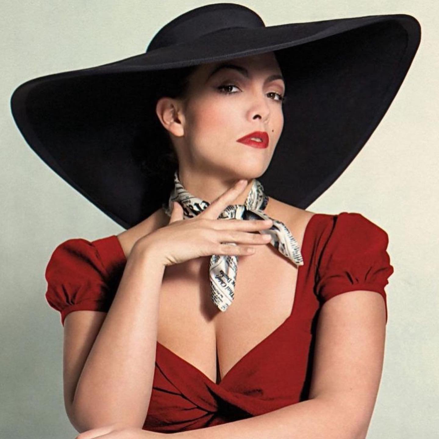 Happy Birthday to Dutch pop and jazz singer
Caro Emerald (April 26, 1981). 