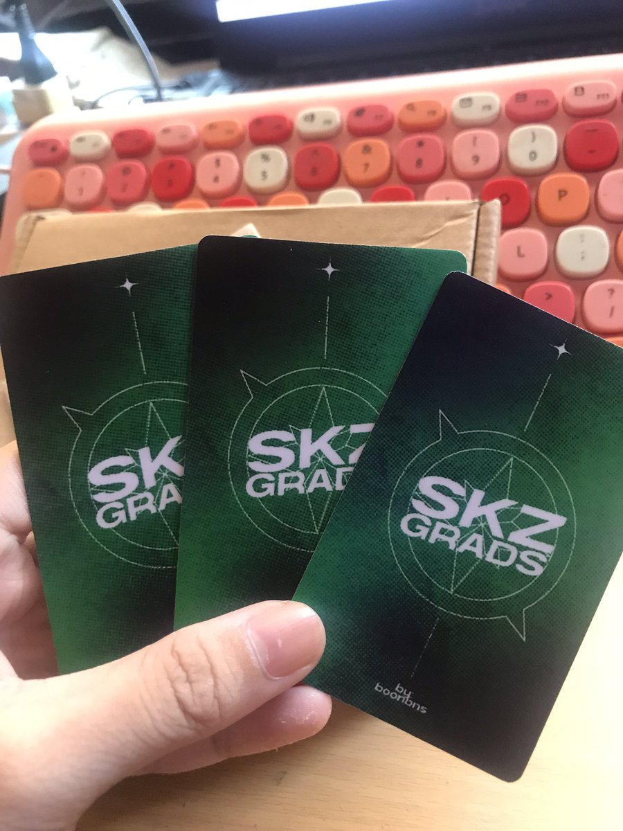 absnibbokie's tweet photo. dumating na yung mga lasalista ko 🥰
they arrived safely! packaging is so neat and i like the quality sm^^, what a motivation to graduate 👩🎓 thank uuuu @boonbns
💌#boonproofs #skzgrads https://t.co/nEEZ5OcdZ2